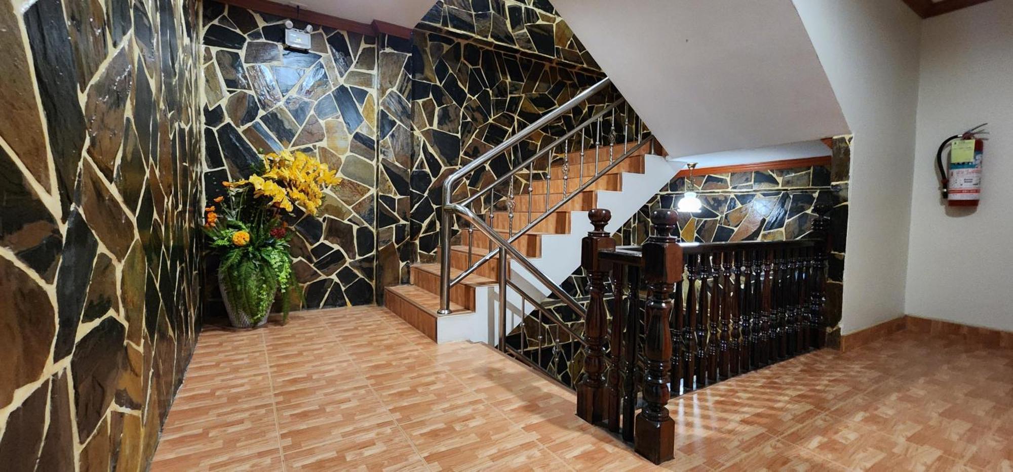 Arya Suites Patong Beach Exterior photo