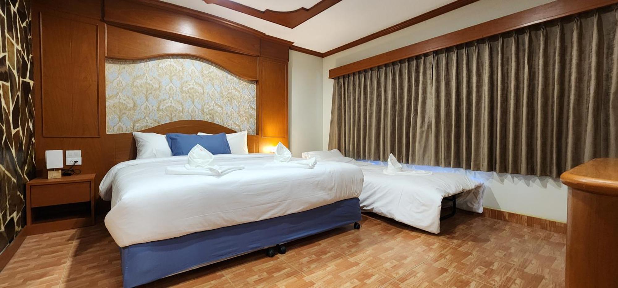 Arya Suites Patong Beach Exterior photo
