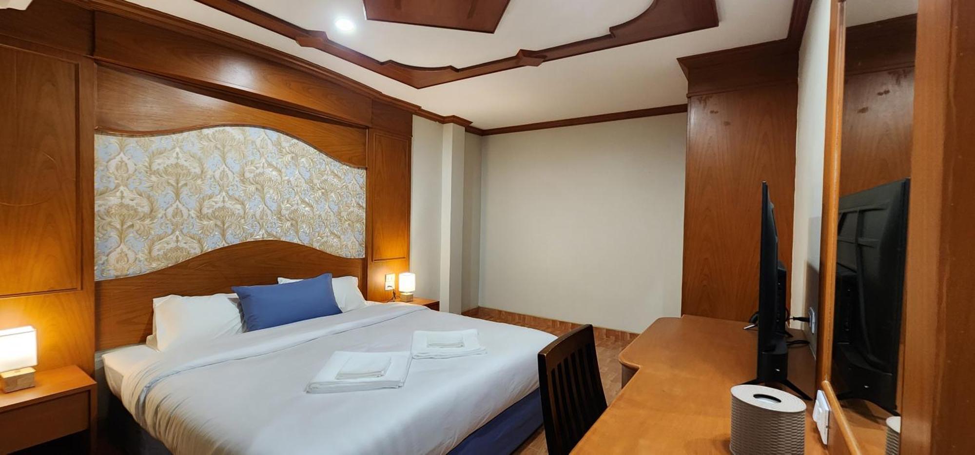 Arya Suites Patong Beach Exterior photo