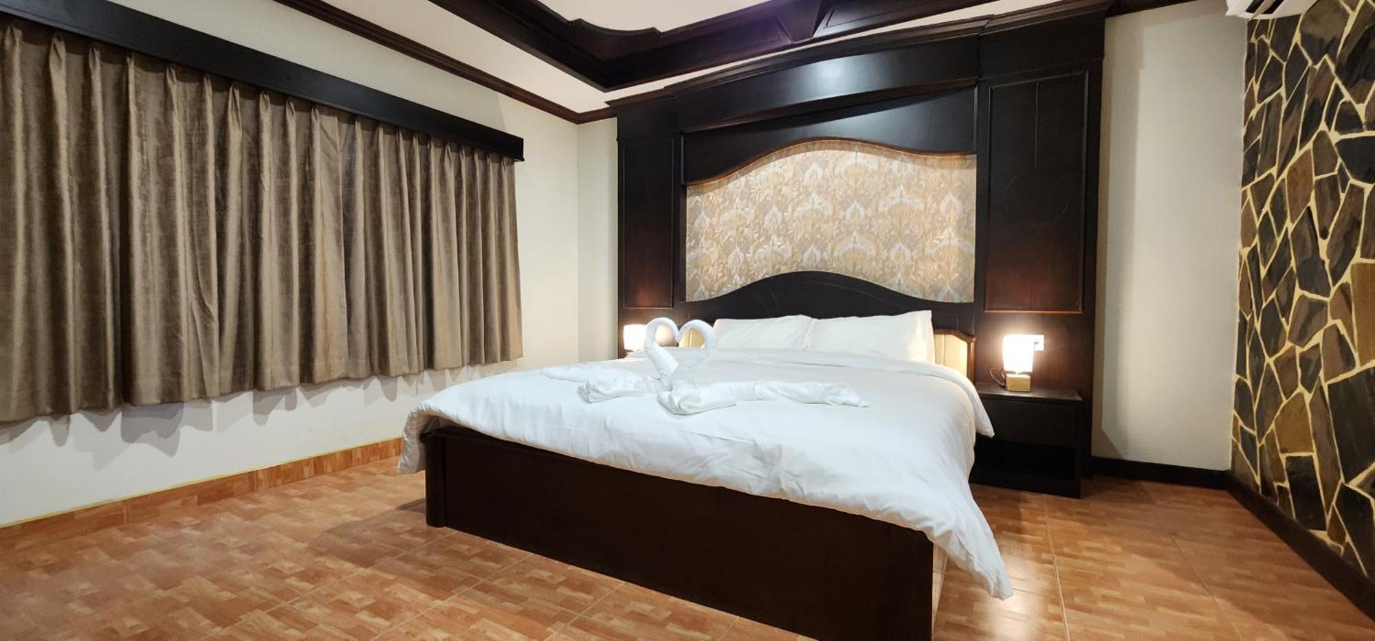 Arya Suites Patong Beach Exterior photo